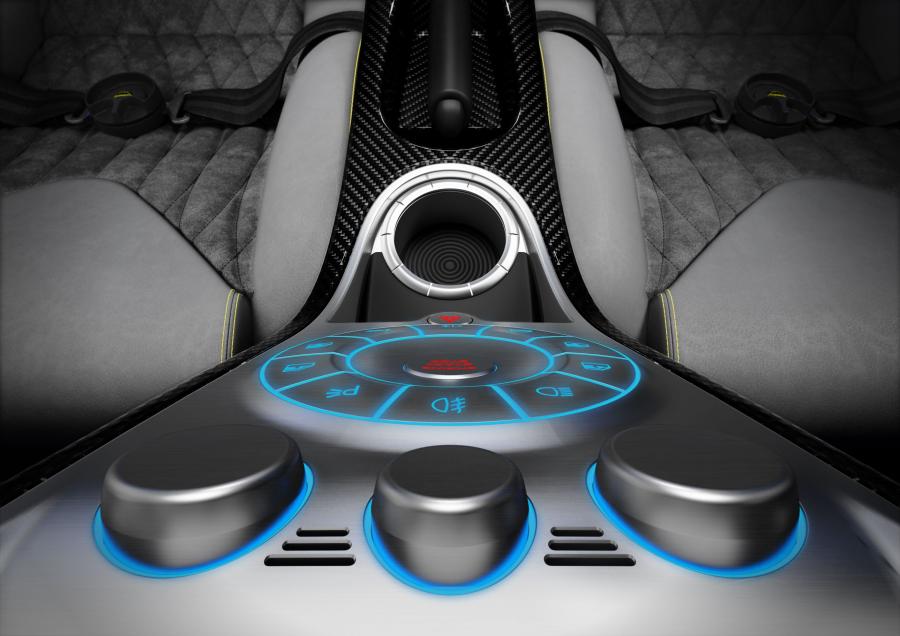Детали интерьера Koenigsegg Agera 2010 года  (фото 3 из 11)